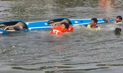 Konaseema: కోనసీమ జిల్లా కలెక్టర్కు తప్పిన ప్రమాదం Konaseema: కోనసీమ జిల్లా కలెక్టర్కు తప్పిన ప్రమాదం