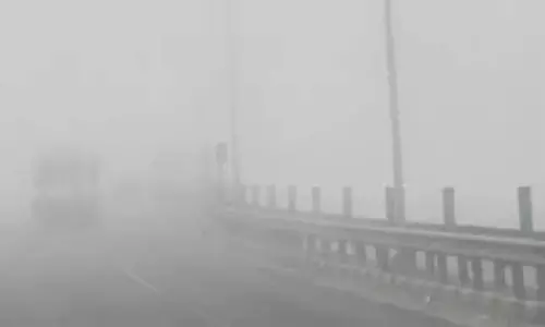 Hyderabad: హైదరాబాద్ నగర శివారు ప్రాంతాలను కమ్మేసిన పొగమంచు