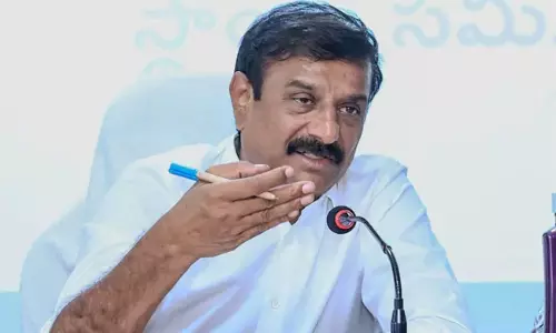 Kotha Prabhakar Reddy: దుర్గం చెరువును ఆక్రమించారంటూ ఫిర్యాదు.. బీఆర్ఎస్ ఎమ్మెల్యేపై కేసు Kotha Prabhakar Reddy: దుర్గం చెరువును ఆక్రమించారంటూ ఫిర్యాదు.. బీఆర్ఎస్ ఎమ్మెల్యేపై కేసు