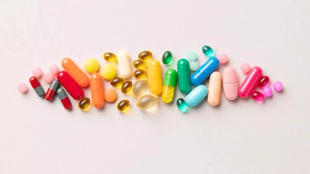 Multivitamin Side Effects: నీరసంగా ఉందని విటమిన్ టాబ్లెట్లు మింగుతున్నారా? తస్మాత్ జాగ్రత్త Multivitamin Side Effects: నీరసంగా ఉందని విటమిన్ టాబ్లెట్లు మింగుతున్నారా? తస్మాత్ జాగ్రత్త