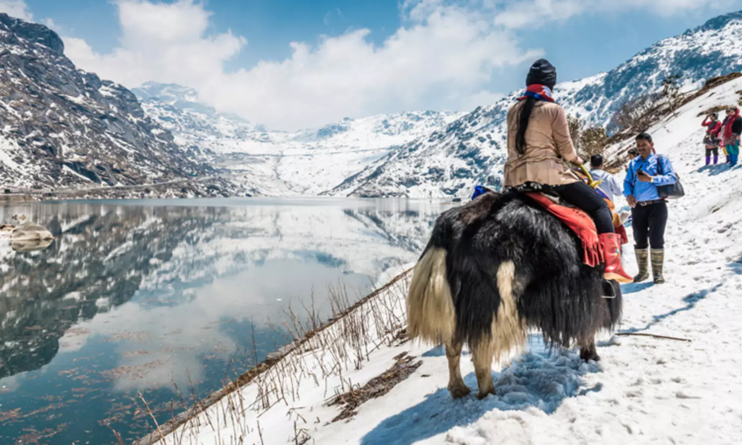 Winter Travel : వింటర్ సీజన్లో తప్పక వెళ్లాల్సిన ఇండియాలోని బెస్ట్ టూరిస్ట్ ప్లేస్లు Winter Travel : వింటర్ సీజన్లో తప్పక వెళ్లాల్సిన ఇండియాలోని బెస్ట్ టూరిస్ట్ ప్లేస్లు