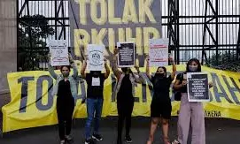 Indonesia New Law: పెళ్లికి ముందు శారీరక సంబంధం పెట్టుకుంటే జైలుకే! కొత్త చట్టం తెచ్చిన ప్రభుత్వం.. పర్యాటకులకు కూడా షాక్!