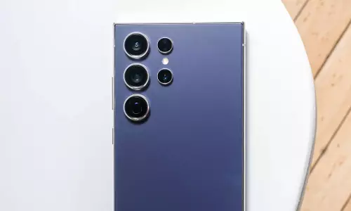 Samsung Mobile Offers: షాకింగ్ ఆఫర్.. శాంసంగ్ ఫ్లాగ్షిప్ ఫోన్పై రూ.40000 డిస్కౌంట్..! Samsung Mobile Offers: షాకింగ్ ఆఫర్.. శాంసంగ్ ఫ్లాగ్షిప్ ఫోన్పై రూ.40000 డిస్కౌంట్..!