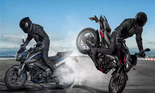 Bajaj Pulsar Offer: పాతికేళ్లు పూర్తి చేసుకున్న పల్సర్.. అదిరిపోయే గుడ్ న్యూస్ చెప్పింది..! Bajaj Pulsar Offer: పాతికేళ్లు పూర్తి చేసుకున్న పల్సర్.. అదిరిపోయే గుడ్ న్యూస్ చెప్పింది..!