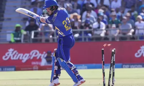 SA20 league 2026 : 8 పరుగులకే 6 వికెట్లా? గల్లీ క్రికెట్ కంటే దారుణంగా ఛాంపియన్ ఆట SA20 league 2026 : 8 పరుగులకే 6 వికెట్లా? గల్లీ క్రికెట్ కంటే దారుణంగా ఛాంపియన్ ఆట