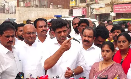 Pemmasani Chandrasekhar: కేంద్ర మంత్రి పెమ్మసాని.. శంకర్ విలాస్ ఆర్ఓబి వివాదం రచ్చ Pemmasani Chandrasekhar: కేంద్ర మంత్రి పెమ్మసాని.. శంకర్ విలాస్ ఆర్ఓబి వివాదం రచ్చ