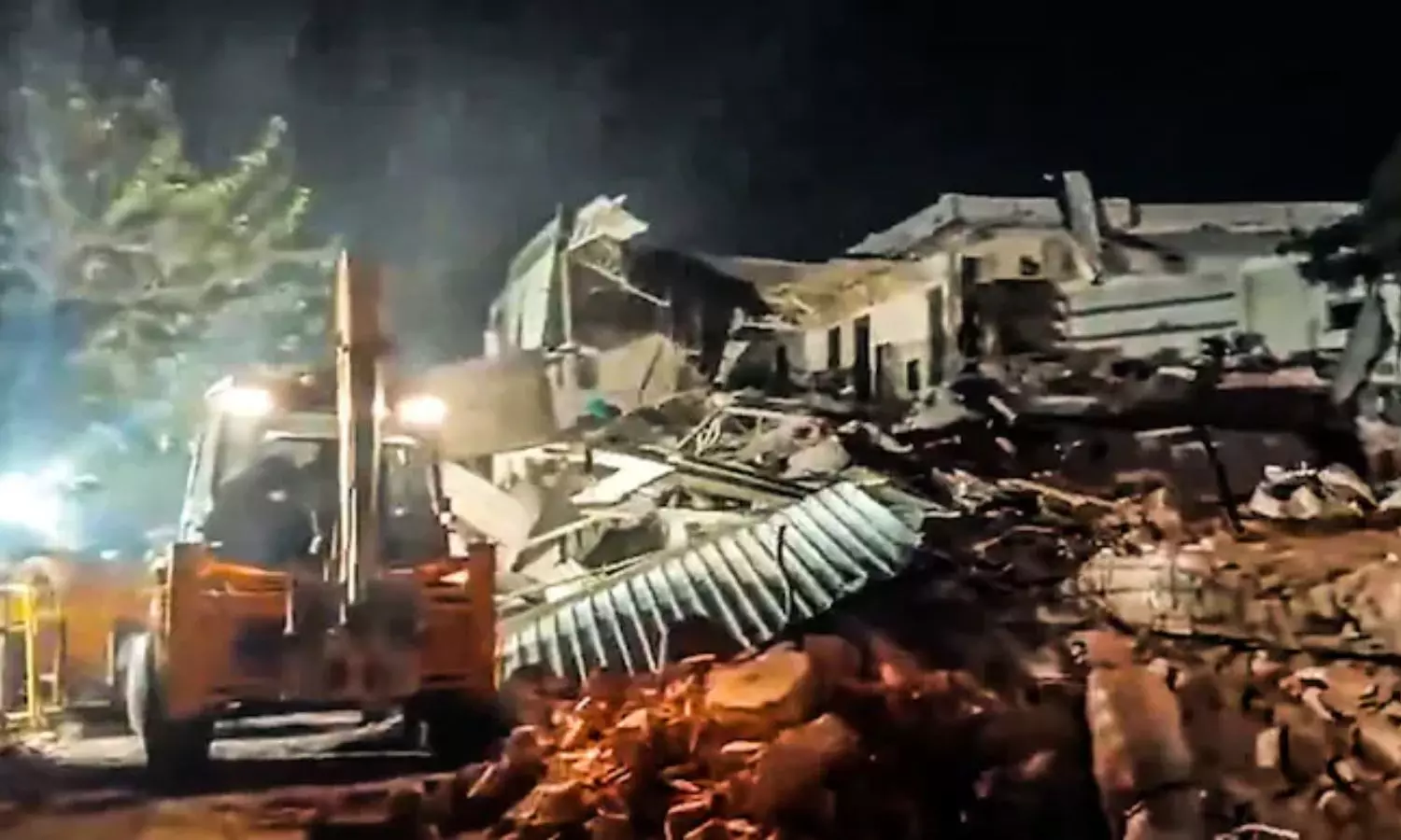 Turkman Gate Demolition: ఆపరేషన్ బుల్డోజర్.. ఢిల్లీలోని పాతబస్తీ ప్రాంతంలో టెన్షన్ వాతావరణం Turkman Gate Demolition: ఆపరేషన్ బుల్డోజర్.. ఢిల్లీలోని పాతబస్తీ ప్రాంతంలో టెన్షన్ వాతావరణం