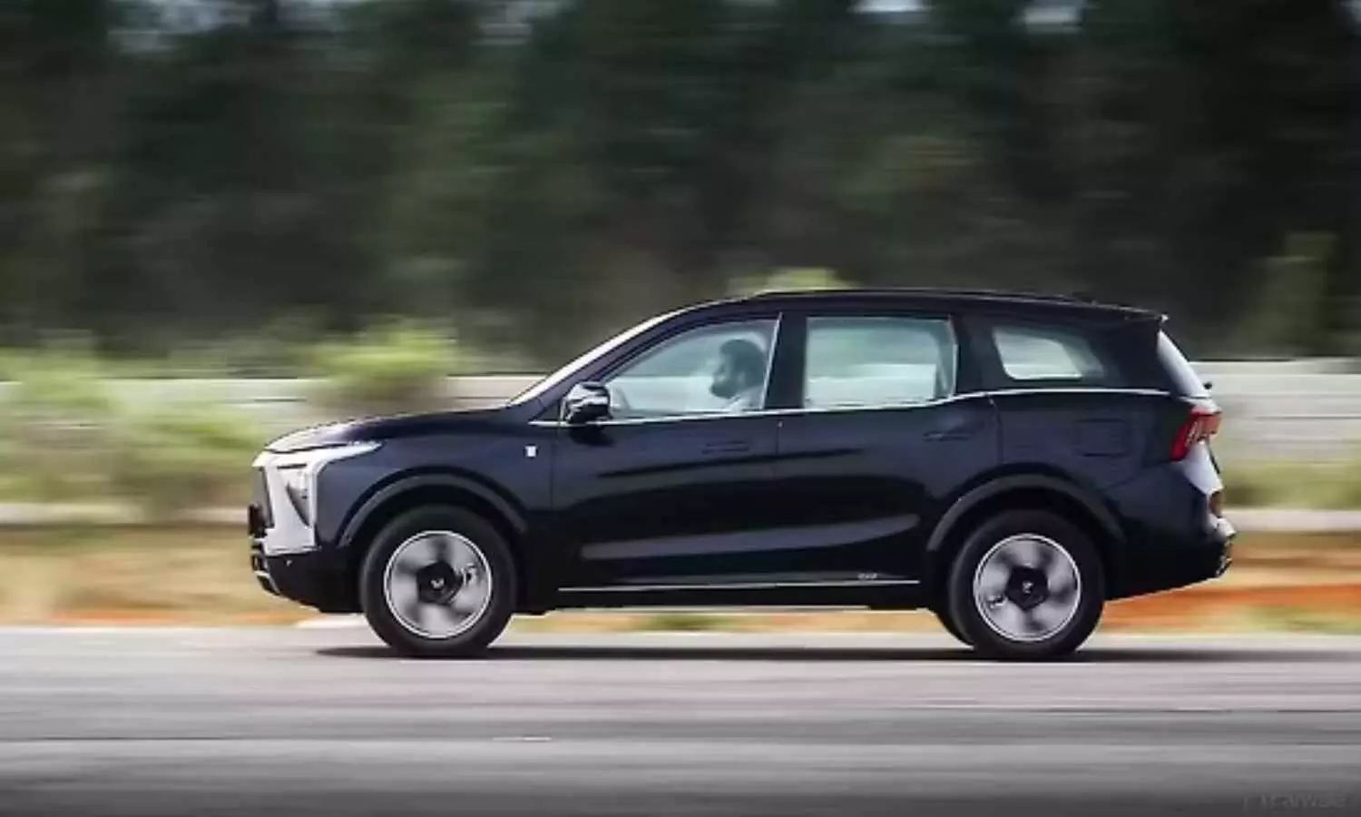 Mahindra XUV 7XO : మహీంద్రా XUV 7XO SUV: అన్ని వేరియంట్లలోనూ లభించే టాప్ ఫీచర్లు ఇవే! Mahindra XUV 7XO : మహీంద్రా XUV 7XO SUV: అన్ని వేరియంట్లలోనూ లభించే టాప్ ఫీచర్లు ఇవే!