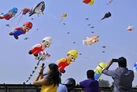 Hyderabad: సంక్రాంతి సందడి 13 నుంచి ఇంటర్నేషనల్ కైట్ & స్వీట్ ఫెస్టివల్.. డ్రోన్ షోలు అదనం! Hyderabad: సంక్రాంతి సందడి 13 నుంచి ఇంటర్నేషనల్ కైట్ & స్వీట్ ఫెస్టివల్.. డ్రోన్ షోలు అదనం!
