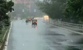 Weather Alert: దూసుకొస్తున్న వాయుగుండం.. ఏపీలో వర్షాలు, తెలంగాణలో గజగజ వణికించే చలి! Weather Alert: దూసుకొస్తున్న వాయుగుండం.. ఏపీలో వర్షాలు, తెలంగాణలో గజగజ వణికించే చలి!