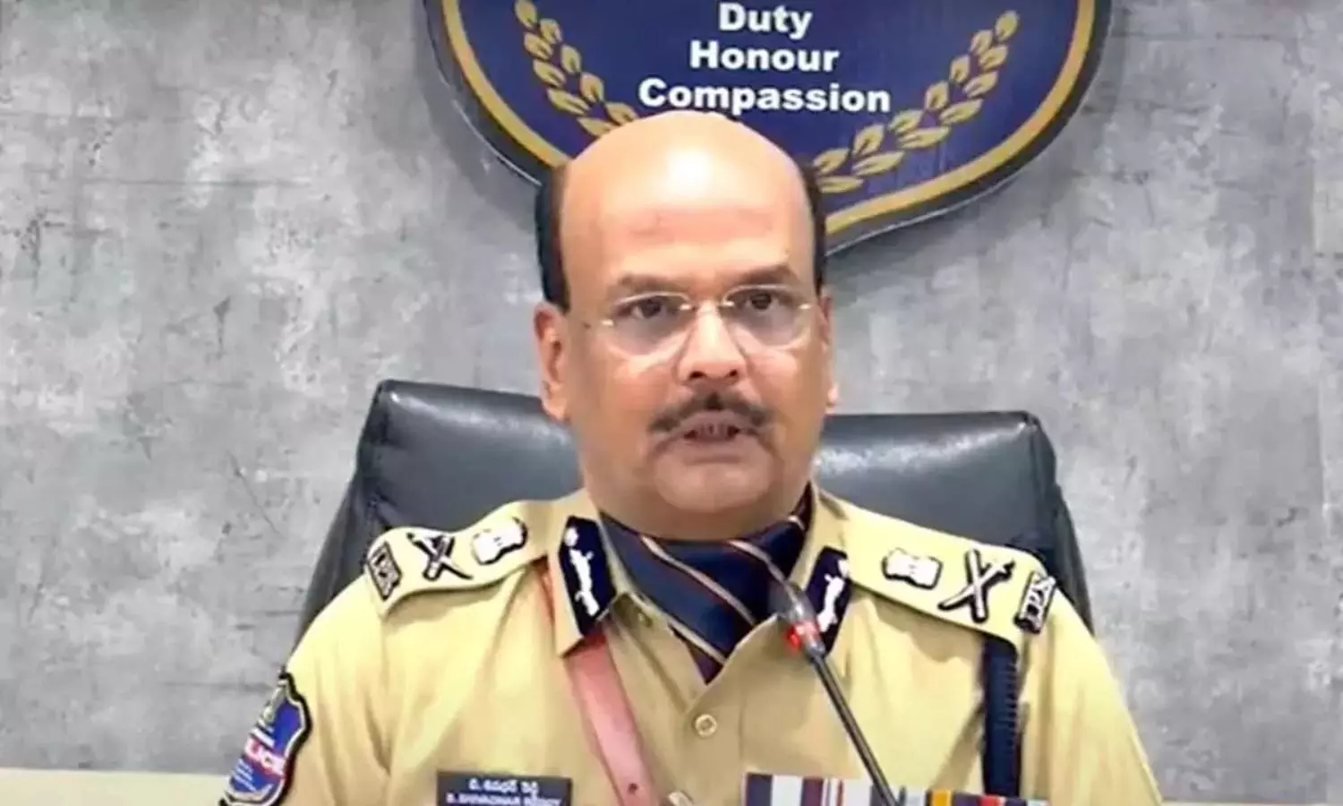DGP Shivadhar Reddy: తెలంగాణ డీజీపీకి హైకోర్టులో ఊరట DGP Shivadhar Reddy: తెలంగాణ డీజీపీకి హైకోర్టులో ఊరట