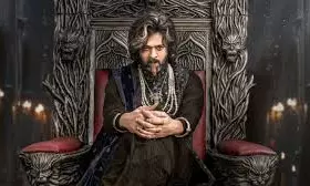 The Rajasaab Mania: థియేటర్లలో ‘మొసళ్ల’తో ప్రభాస్ ఫ్యాన్స్ రచ్చ.. వీడియోలు వైరల్!