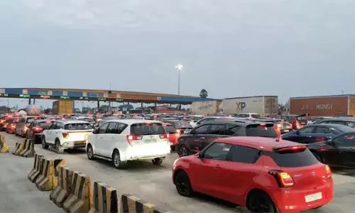 Hyderabad: మొదలైన సంక్రాంతి పండుగ రద్దీ.. సొంతూళ్లకు బయల్దేరుతున్న నగరవాసులు