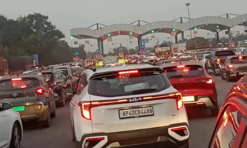 Hyderabad–Vijayawada Highway: సంక్రాంతి రద్దీతో కిక్కిరిసిన హైదరాబాద్–విజయవాడ హైవే.. ప్రత్యామ్నాయ మార్గాలు సూచించిన పోలీసులు