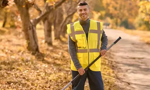 Russia Street Cleaner Salary: రోడ్లు ఊడ్చేవారికి నెలకు లక్ష జీతం..రష్యా వెళ్లిపోదాం బ్రో..!!