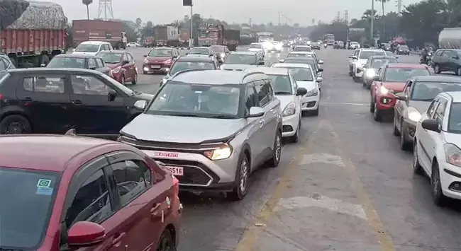 Sankranti Rush: హైదరాబాద్‌-విజయవాడ హైవేపై కొనసాగుతున్న సంక్రాంతి రద్దీ