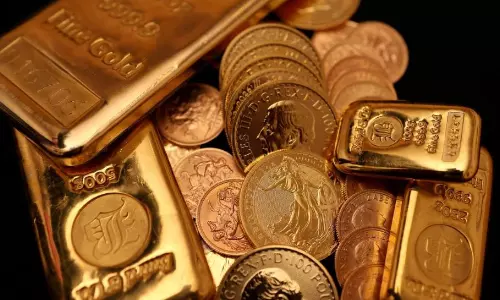 Gold Rate Today: పండగపూట పసిడి ప్రియులకు తీపి కబురు..తగ్గిన బంగారం ధర..నేటి ధరలు ఇవే..!