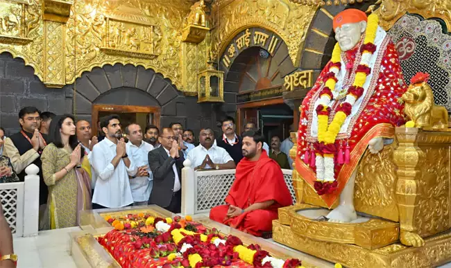 Nara Lokesh: శిర్డీలో సాయినాథుడిని దర్శించుకున్న ఏపీ మంత్రి నారా లోకేశ్‌ దంపతులు