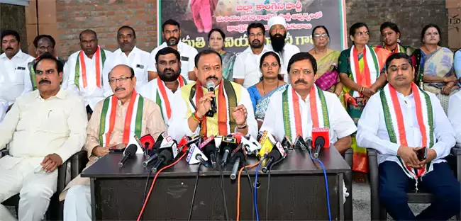Mahesh Kumar Goud: మున్సిపల్ ఎన్నికల్లోనూ కాంగ్రెస్‌ జెండా ఎగురవేస్తాం