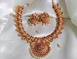 Gold Price: టీ తాగే రేటుకే గ్రాము బంగారం! ఈ దేశంలో తులం ధర తెలిస్తే వెంటనే విమానం ఎక్కేస్తారు! Gold Price: టీ తాగే రేటుకే గ్రాము బంగారం! ఈ దేశంలో తులం ధర తెలిస్తే వెంటనే విమానం ఎక్కేస్తారు!