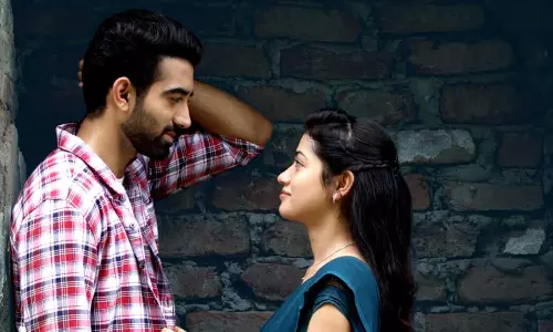 Kotha Malupu Movie First Look: ప్రముఖ గాయని సునీత తనయుడు ఆకాష్ హీరోగా ‘కొత్త మలుపు’.. ఫస్ట్ లుక్ అదిరింది! Kotha Malupu Movie First Look: ప్రముఖ గాయని సునీత తనయుడు ఆకాష్ హీరోగా ‘కొత్త మలుపు’.. ఫస్ట్ లుక్ అదిరింది!