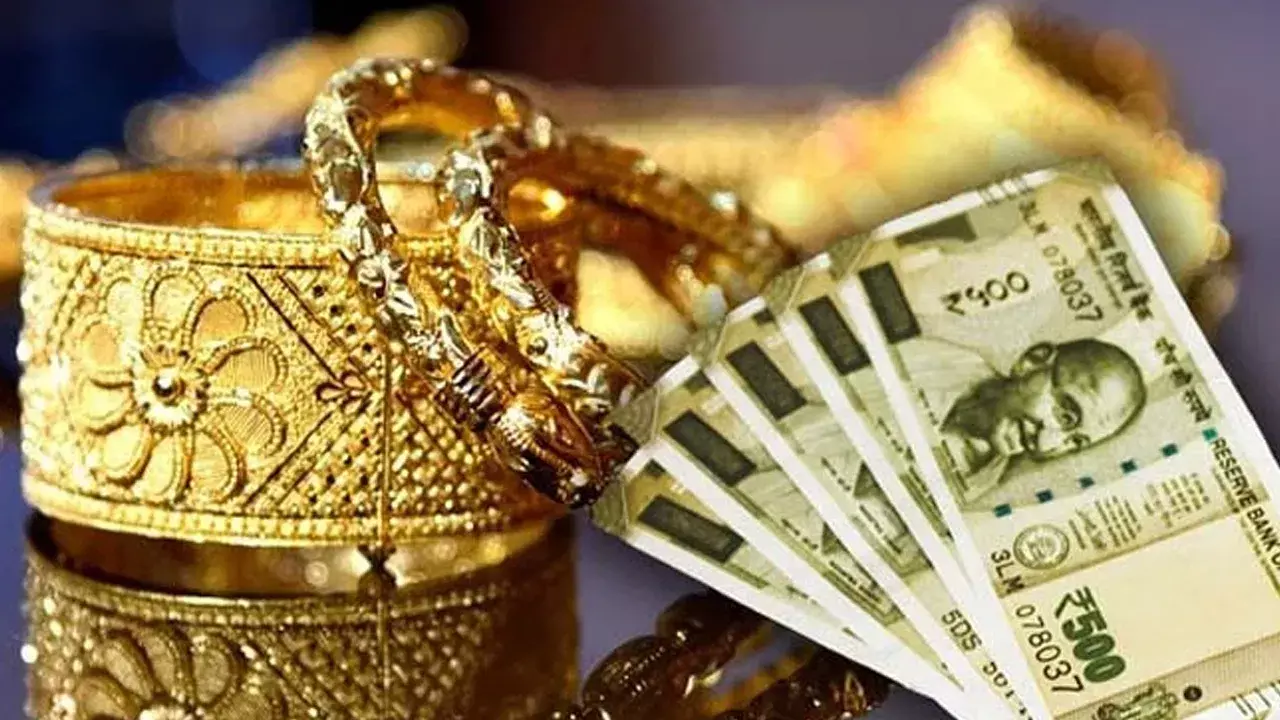 Union Budget 2026: గోల్డ్ లోన్ తీసుకునే వారికి గుడ్ న్యూస్.. భారీగా తగ్గనున్న వడ్డీ రేట్లు?