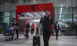 Indians Return from Iran: అక్కడ ఇంటర్నెట్ లేదు, భయం భయంగా గడిపామంటూ ఆవేదన!