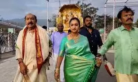 Senior Actor Vijayakumar: కూతురు, అల్లుడితో కలిసి శ్రీవారిని దర్శించుకున్న సీనియర్ నటుడు విజయకుమార్!