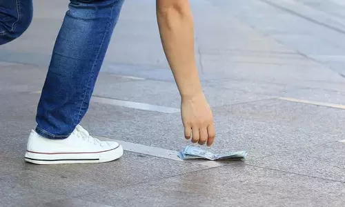 Money Found On Road: రోడ్డుపై డబ్బు దొరికితే అదృష్టమేనా? నాణెం లేదా నోటు కనిపిస్తే ఏమవుతుంది? జ్యోతిష్య శాస్త్రం ఏం చెబుతోంది!