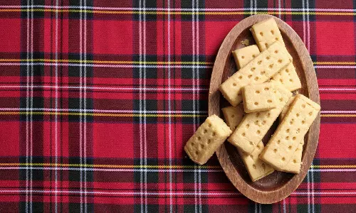 Food Fact: బిస్కెట్లపై రంధ్రాలు కేవలం డిజైన్ అనుకుంటున్నారా? అయితే మీరు పప్పులో కాలేసినట్టే!