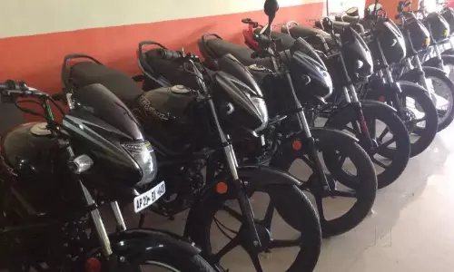 Second Hand Bike Loan 2026: రూ.10 వేల జీతంతో కూడా బైక్ లోన్? సెకండ్ హ్యాండ్ వాహనాలపై బ్యాంకుల ఆఫర్లు షాక్!