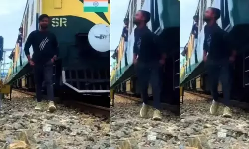 Viral Video : రీల్స్ పిచ్చి..దూసుకొచ్చిన రైలు..గాల్లోకి ఎగిరిపడ్డ యువకుడు