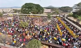 Medaram Jatara AI నిఘా.. ఖాకీల మూడో కన్నుతో పకడ్బందీ భద్రత! భక్తుల కోసం జియో ట్యాగింగ్ టెక్నాలజీ