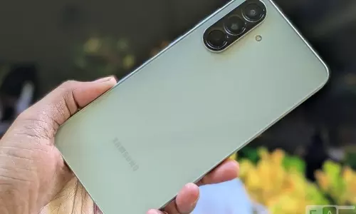 Samsung Galaxy A57: శామ్‌సంగ్ గెలాక్సీ A 57.. స్లీక్ డిజైన్, అమోలెడ్ డిస్‌ప్లే..!