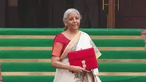 Budget 2026: రూ. 15 లక్షల వరకు పన్ను ఉండదా? వేతన జీవులకు భారీ ఊరట! Budget 2026: రూ. 15 లక్షల వరకు పన్ను ఉండదా? వేతన జీవులకు భారీ ఊరట!