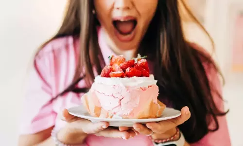 Diabetes Awareness : స్వీట్ కనిపిస్తే ఆగలేకపోతున్నారా? అయితే మీ బాడీలో ఏదో జరుగుతోంది చూస్కోండి Diabetes Awareness : స్వీట్ కనిపిస్తే ఆగలేకపోతున్నారా? అయితే మీ బాడీలో ఏదో జరుగుతోంది చూస్కోండి