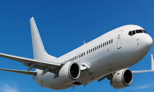 Flight Journey: బస్సుల్లా విమానంలోనూ టికెట్ అవసరం లేదనుకున్నారు.. శంషాబాద్‌లో కుటుంబానికి చేదు అనుభవం..!