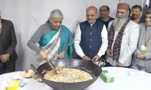 Budget 2026 : హల్వా వేడుక అంటే ఏమిటి? అధికారుల గృహనిర్బంధం వెనుక ఇంత పెద్ద స్టోరీ ఉందా ?