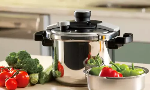 Pressure Cooker: ప్రెషర్ కుక్కర్‌లో ఇవి వండితే ప్రమాదమే.. వంటింటి హెచ్చరికలు ఇవే!