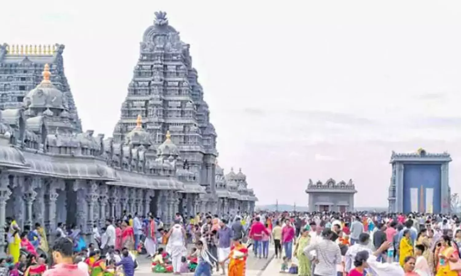 Yadagirigutta: యాదగిరిగుట్టలో ‘ఇంటి దొంగల’ చేతివాటం? రూ. 10 లక్షల విలువైన బంగారు, వెండి డాలర్లు మాయం! Yadagirigutta: యాదగిరిగుట్టలో ‘ఇంటి దొంగల’ చేతివాటం? రూ. 10 లక్షల విలువైన బంగారు, వెండి డాలర్లు మాయం!