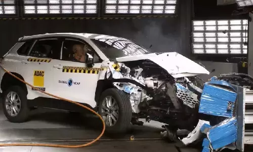 Toyota Corolla : నమ్మిన టయోటా నట్టేట ముంచింది..కొరోలా క్రాస్ సేఫ్టీ టెస్ట్ చూస్తే వణకాల్సిందే