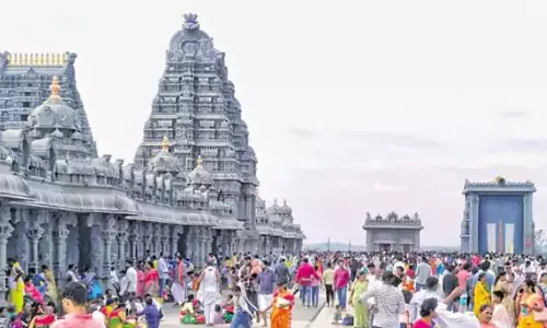 Yadagirigutta: యాదగిరిగుట్టలో ‘ఇంటి దొంగల’ చేతివాటం? రూ. 10 లక్షల విలువైన బంగారు, వెండి డాలర్లు మాయం!