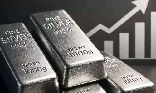 Silver Price Crash : వెండి మార్కెట్‌లో ప్రకంపనలు..గంటలోనే రూ.65,000 తగ్గిన ధర