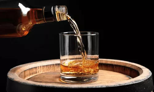 Alcohol Danger Alert: పెగ్గు మీద పెగ్గు తాగుతున్నారా..? ఒక్కసారి పెగ్గు ఎక్కువ తాగితే యమలోకం టికెట్ బుక్!