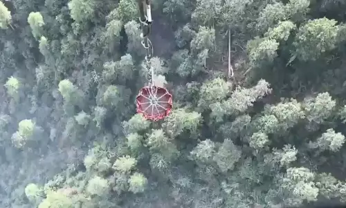 అరుణాచల్‌లో ఎగిసిపడుతున్న కార్చిచ్చు: రంగంలోకి వైమానిక దళం.. 9,500 అడుగుల ఎత్తులో సాహసోపేత ఆపరేషన్!