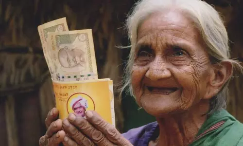 NTR Bharosa : ఏపీ వాసులకు అదిరిపోయే న్యూస్.. నేడు వాళ్ల అకౌంట్లో డబ్బులు NTR Bharosa : ఏపీ వాసులకు అదిరిపోయే న్యూస్.. నేడు వాళ్ల అకౌంట్లో డబ్బులు