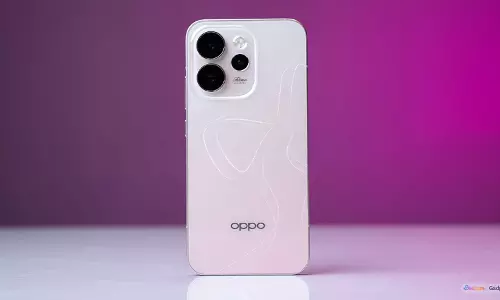 OPPO Reno15 Pro Mini: స్టైలిష్ లుక్.. అదిరిపోయే ఫీచర్లు.. మార్కెట్లోకి ఒప్పో క్రిస్టల్ పింక్ మ్యాజిక్!