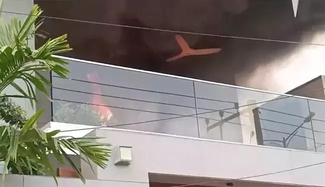 Vijayawada: విజయవాడలో ఉద్రిక్తత.. వైకాపా నేత జోగి రమేశ్ ఇంటికి నిప్పు Vijayawada: విజయవాడలో ఉద్రిక్తత.. వైకాపా నేత జోగి రమేశ్ ఇంటికి నిప్పు