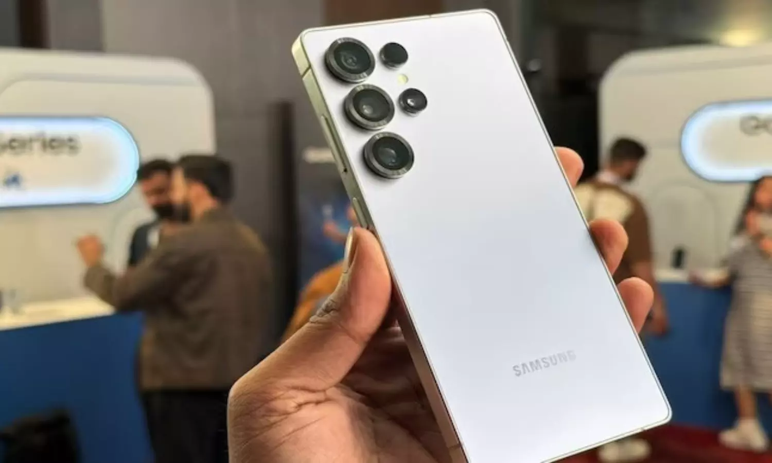 Samsung Galaxy S26 Ultra: డిజైన్‌, కెమెరా, బ్యాటరీ డీటెయిల్స్ లీక్.. భారీ మార్పులతో గెలాక్సీ S26 అల్ట్రా రెడీ!