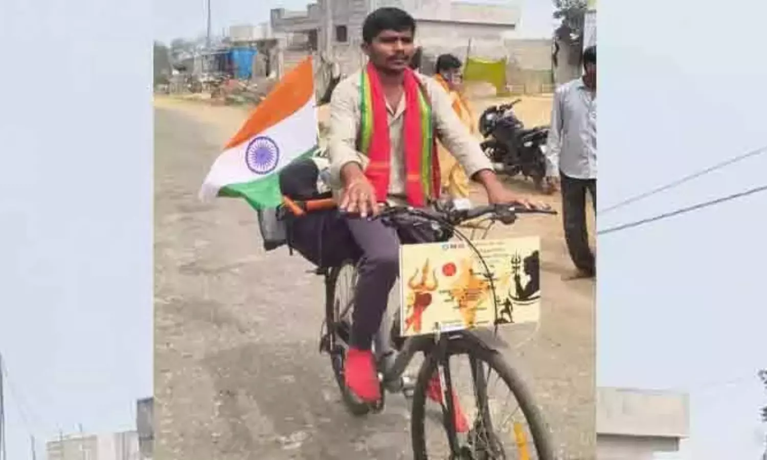 Mahabubabad: రైతుల సంక్షేమం కోసం యువకుడి సైకిల్ యాత్ర.. 12 జ్యోతిర్లింగాల లక్ష్యం